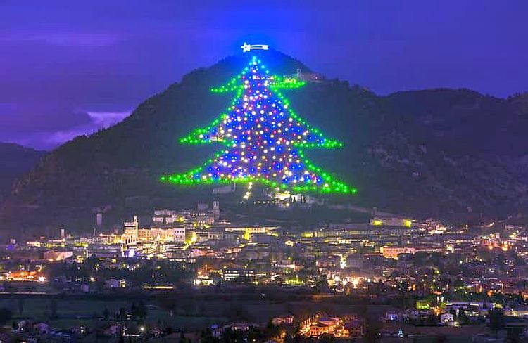 Gubbio de grootste kerstboom ter wereld